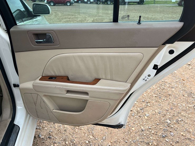 2005-cadillac-sts-4-door-sedan-(225,311-miles)-image-17