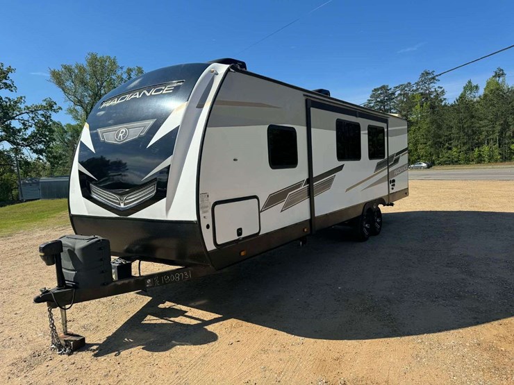 2021-radiance-28bh-bumper-pull-camper---bunks-image-2