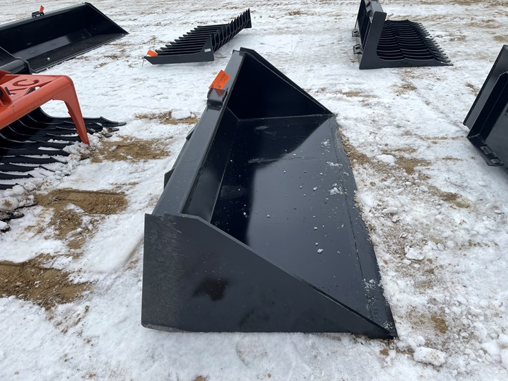 #2041-•-skid-steer-mount-78"-bucket-with-blade-image-4