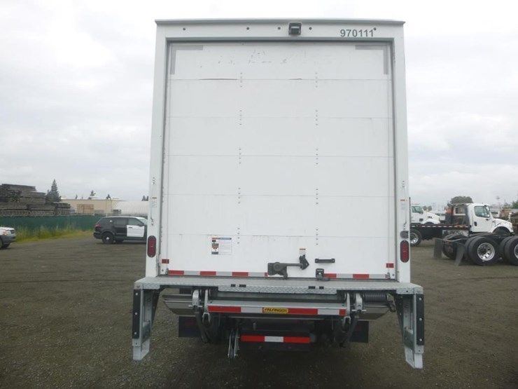 2023-isuzu-nrr-image-6