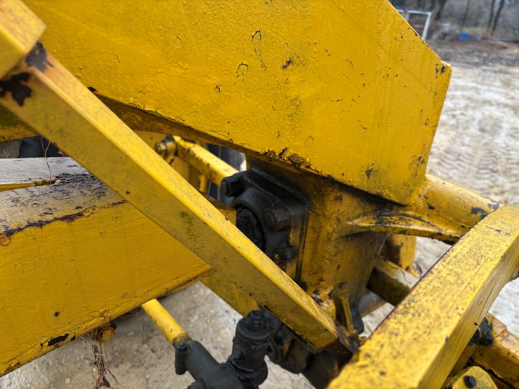 caterpillar-12-image-56