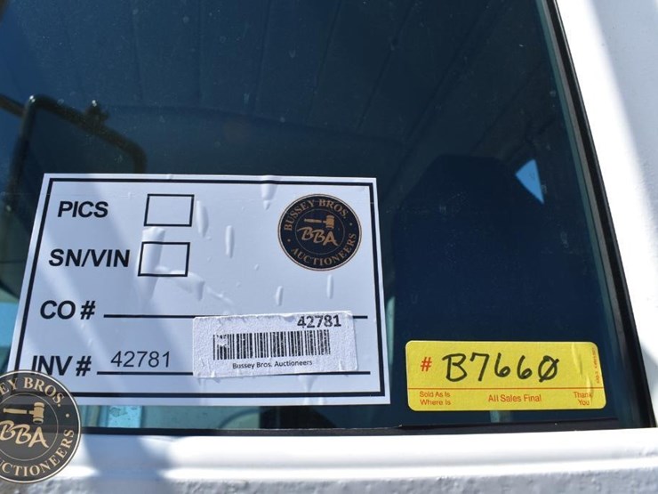 2002-peterbilt-385-image-50