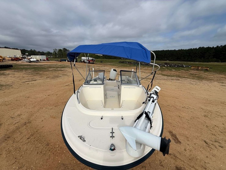 2003-sea-hunt-escape-200d-bay-boat-image-12