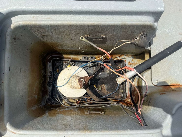 basstender-11.3-mini-bass-boat-image-7