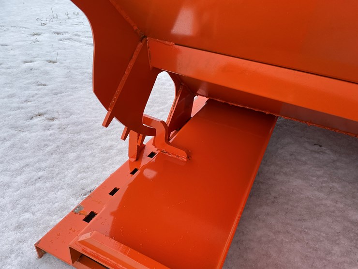 #2000-•-2-yard-self-dumping-hopper-image-11