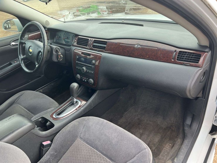2011-chevrolet-impala-lt-4-door-sedan-(206,126-miles)-image-20