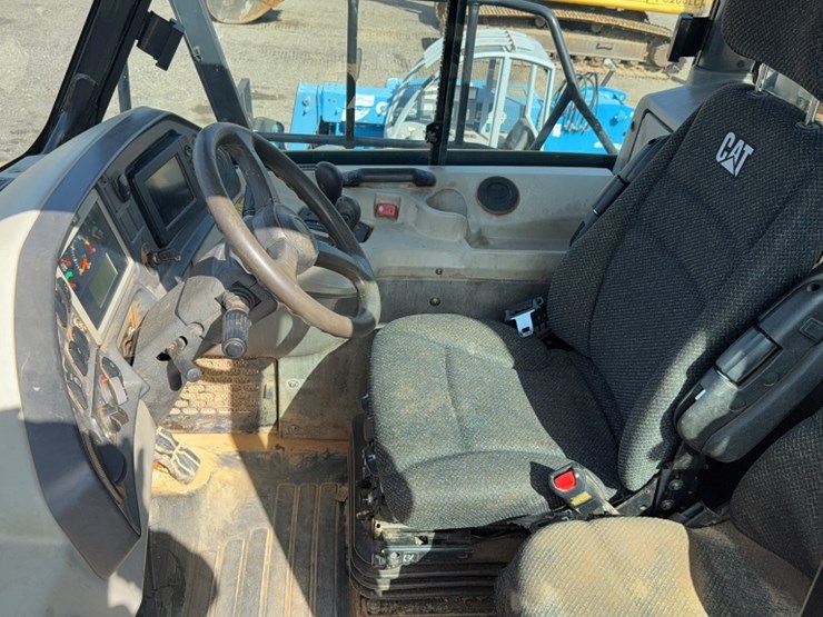 2017-caterpillar-745-image-14