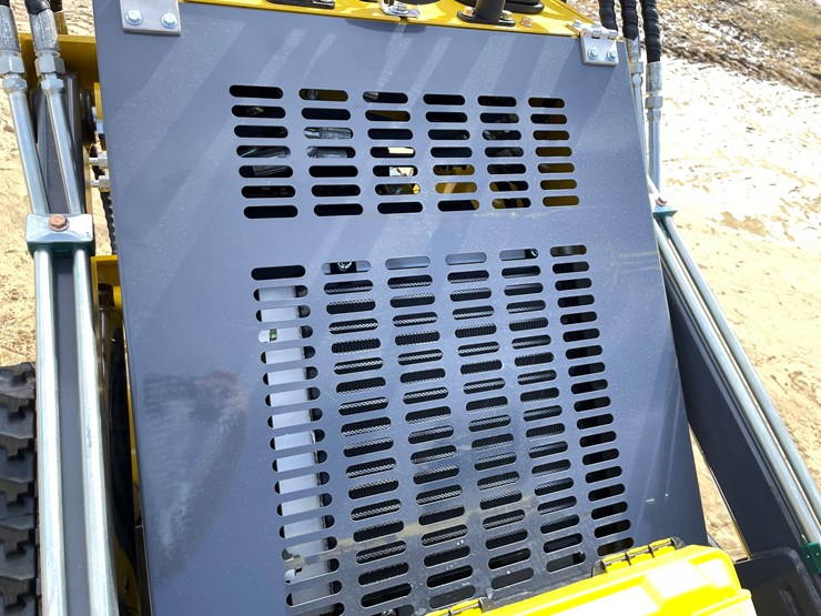 #212-•-landhonor-mini-skid-steer-loader-image-17