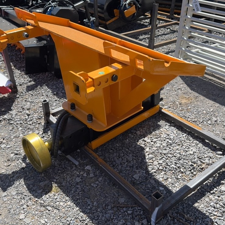 #6088 • FUTURE SKID STEER HYD POST DRIVER