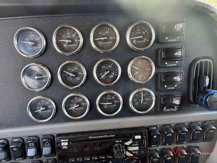 2015-peterbilt-389-image-31