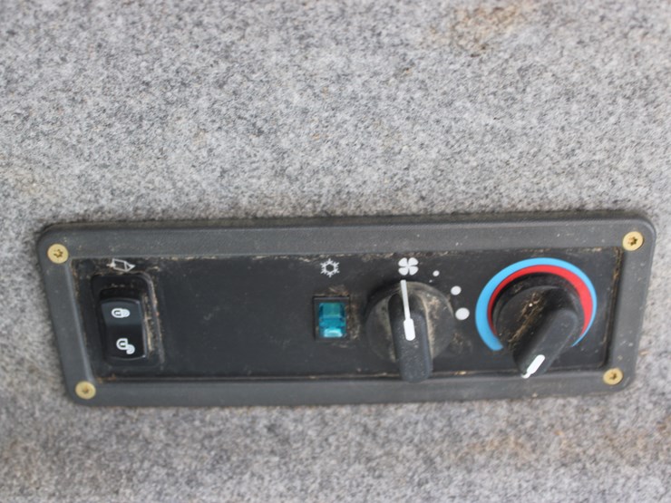 new-holland-ls190-image-52