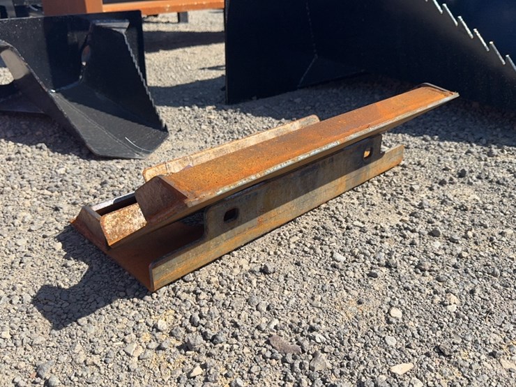 #1032-•-qty(2)-dingo-weld-on-plates-image-1