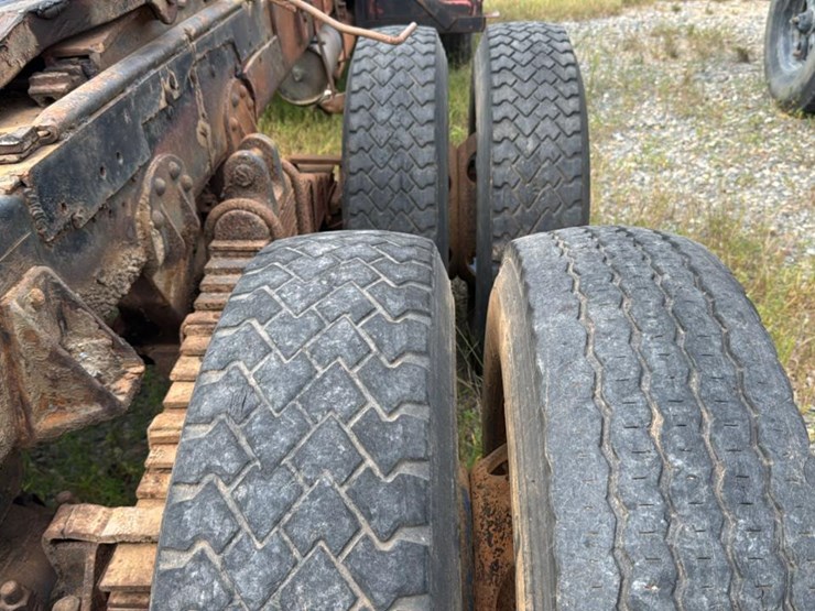 1969-caterpillar-3208-image-7