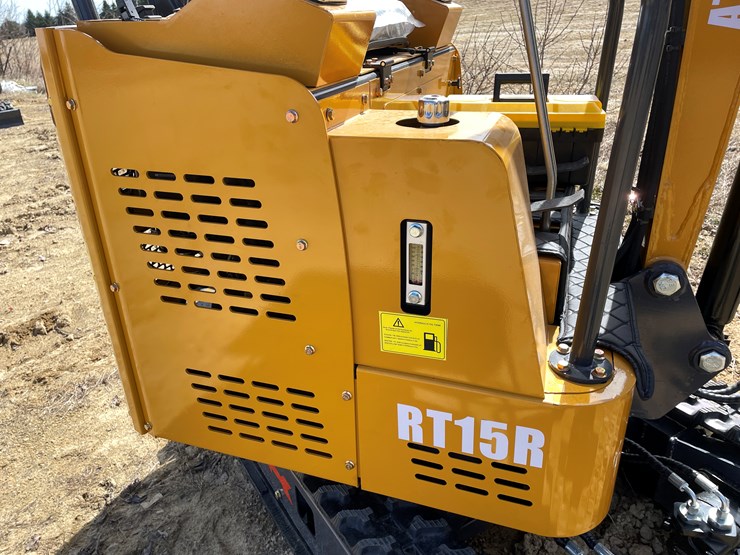 #901-•-new-land-hero-me18-mini-excavator-image-18