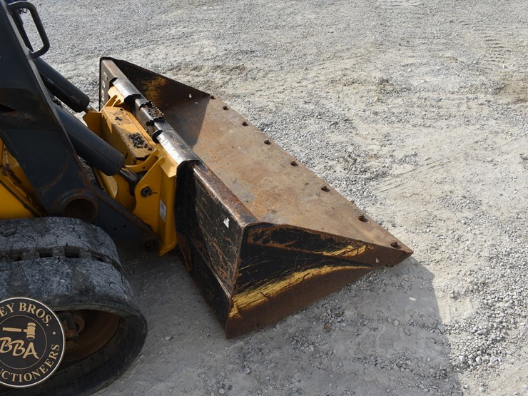 2021-deere-333g-image-14