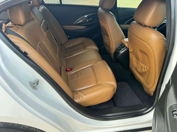 2016-buick-lacrosse-leather-fwd-4d-sedan-3.6-6cyl.-gasoline-(137,344-miles)-image-11