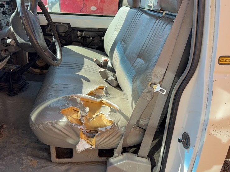 1998-chevrolet-3500-image-14