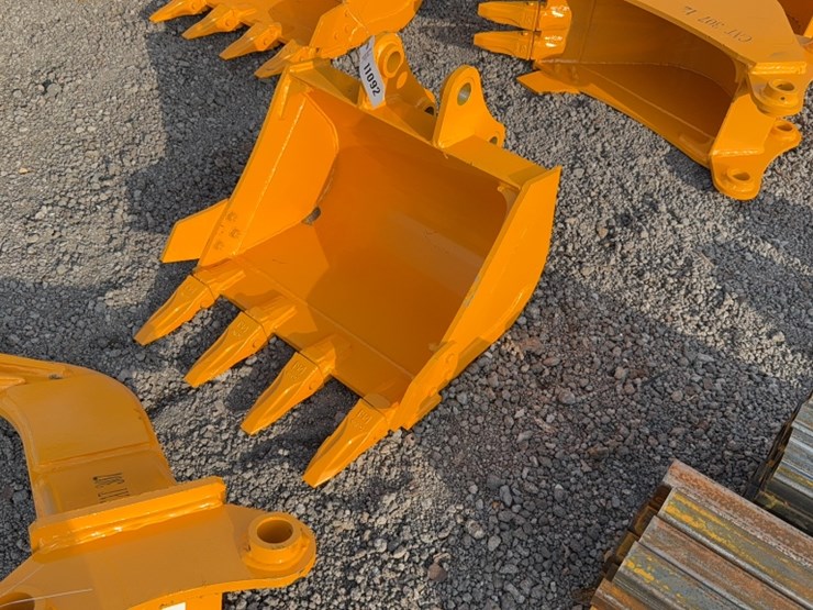 caterpillar-303-image-2