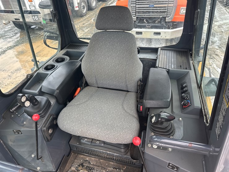 deere-550k-lgp-image-32