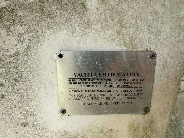 robalo-2240-walkaround-yacht-boat-with-cabin-image-28