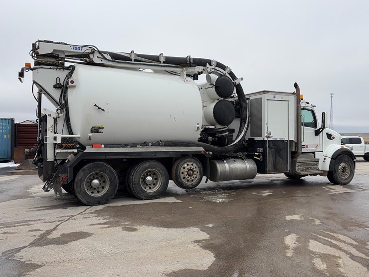 2018-peterbilt-567-hydrovac-truck-image-6