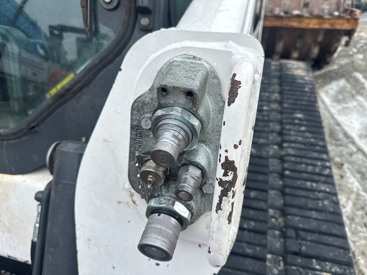 2022-bobcat-t770-image-21