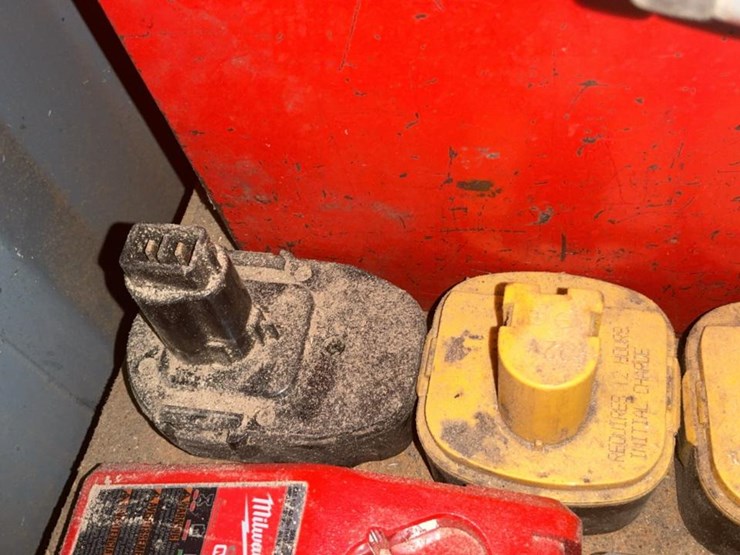 #106-•-tools-and-tool-chests-image-7