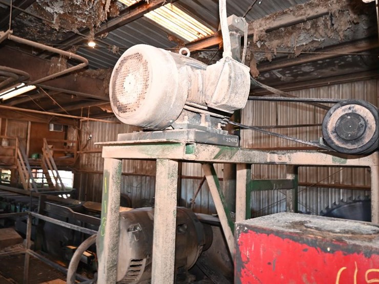 #118-•-56"-husk-with-top-saw-image-5