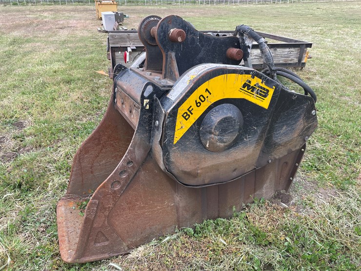 #4017-•-2016-mb-crusher-bucket-image-1