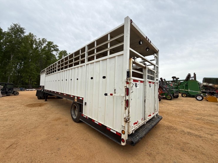 2016-neville-trailer-image-8