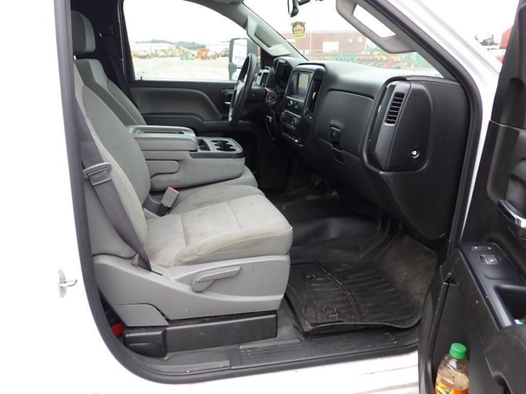 2017-chevrolet-2500-image-22