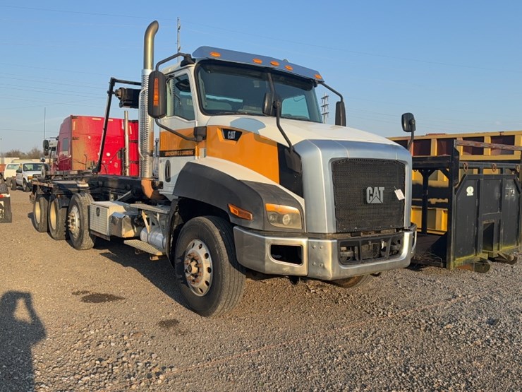 2013-caterpillar-ct660-image-3