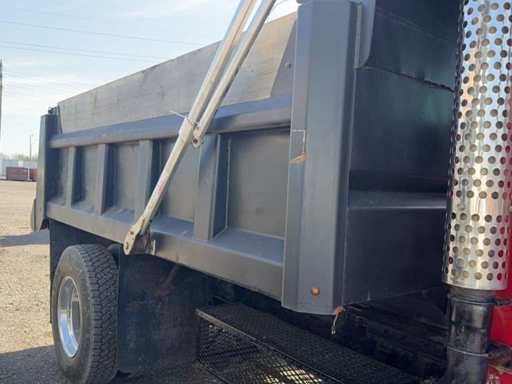 2003-kenworth-t300-image-8