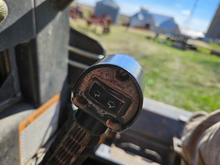 new-holland-ls140-image-19