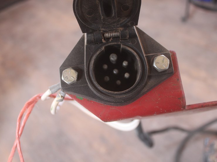 international-830-image-37