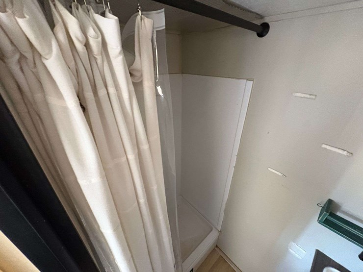 2021-keystone-hideout-travel-trailer-image-11