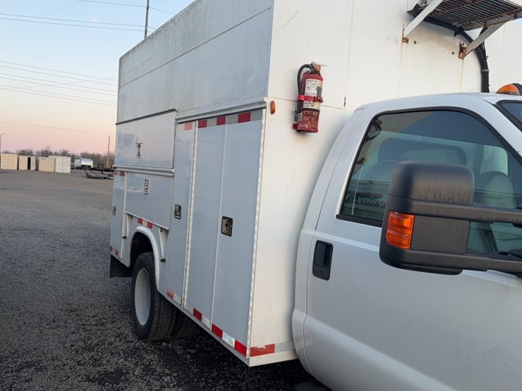 2010-ford-f550-image-7