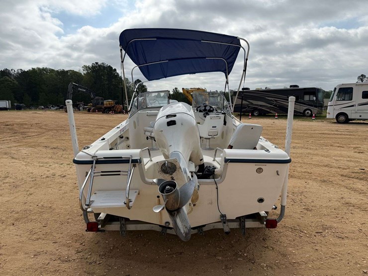 2003-sea-hunt-escape-200d-bay-boat-image-6