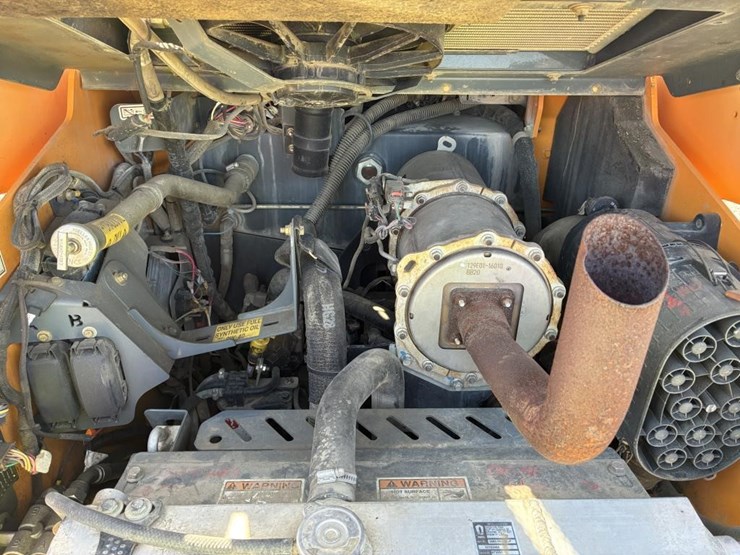 2011-mustang-2700v-image-27