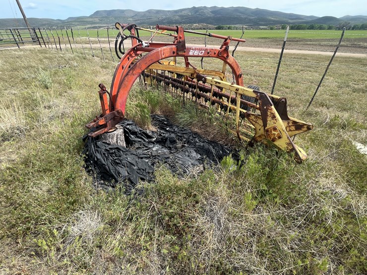 new-holland-260-image-1