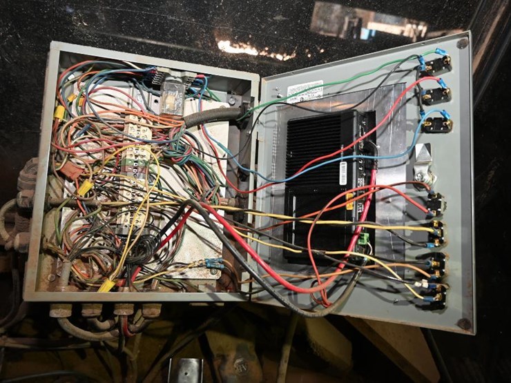 #116-•-cleereman-38-3hb-carriage-and-track-image-47