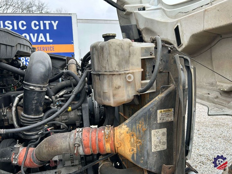 2009-international-7400-image-72