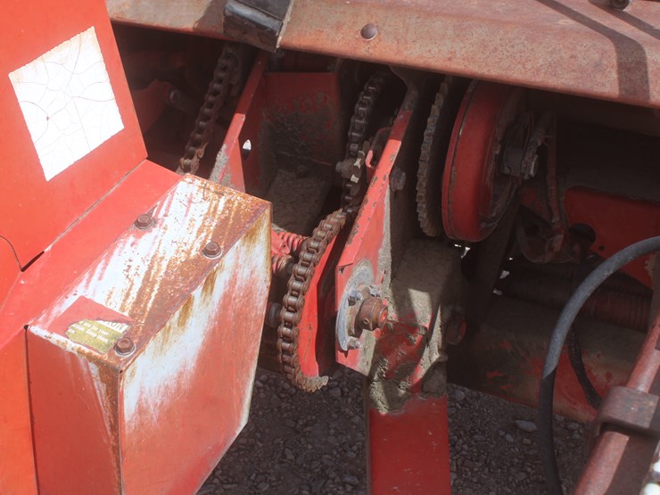 international-830-image-32