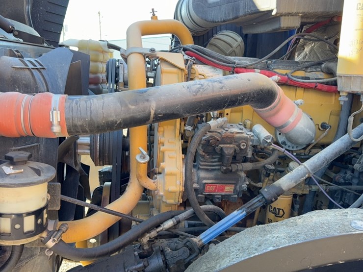 2016-caterpillar-ct660-image-19