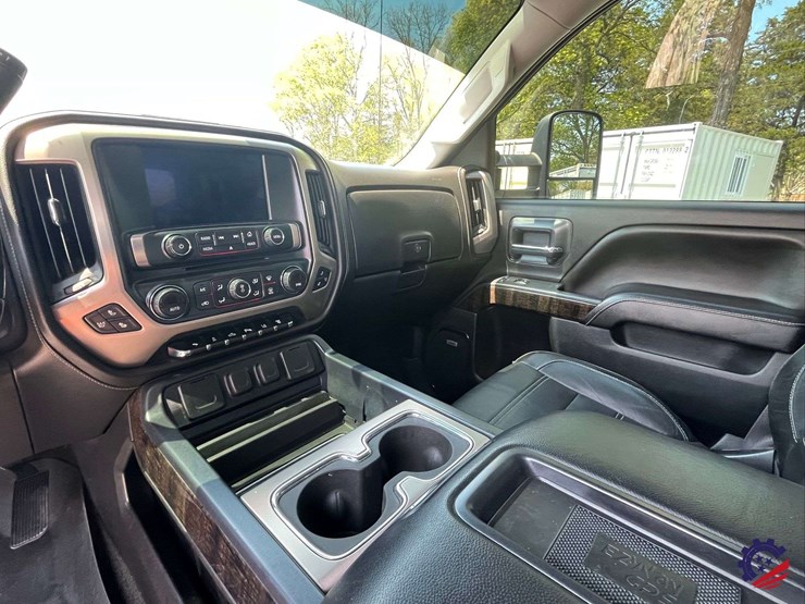 2015-gmc-3500-image-75