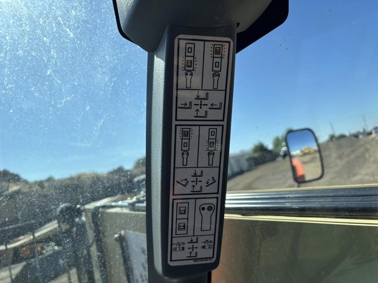 2017-jlg-g5-18a-image-29