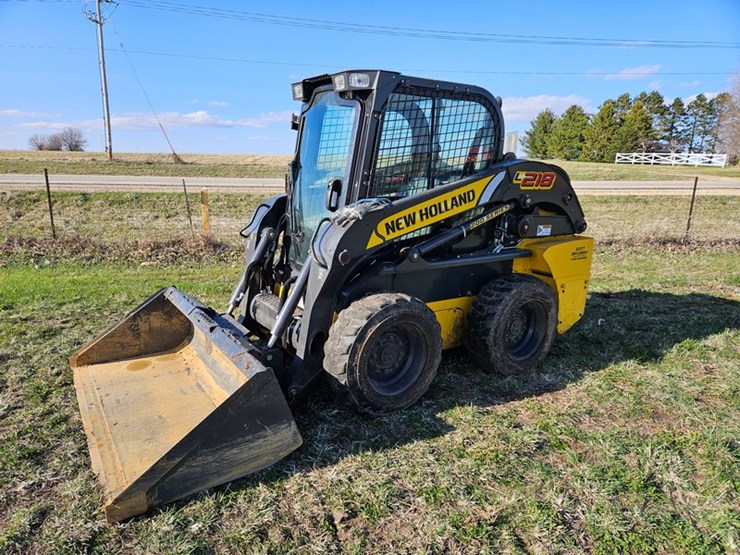 new-holland-l218-image-1