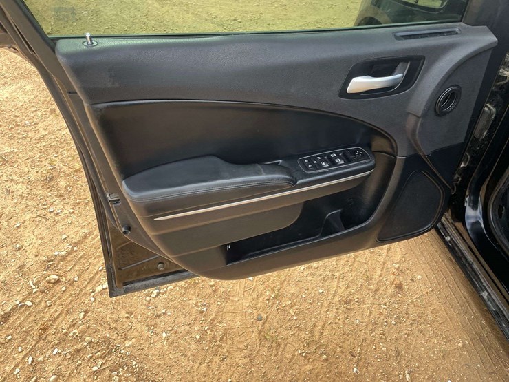 2017-dodge-charger-4-door-police-sedan-(79,558-miles)-image-9