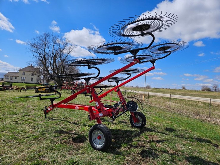massey-ferguson-12-image-3