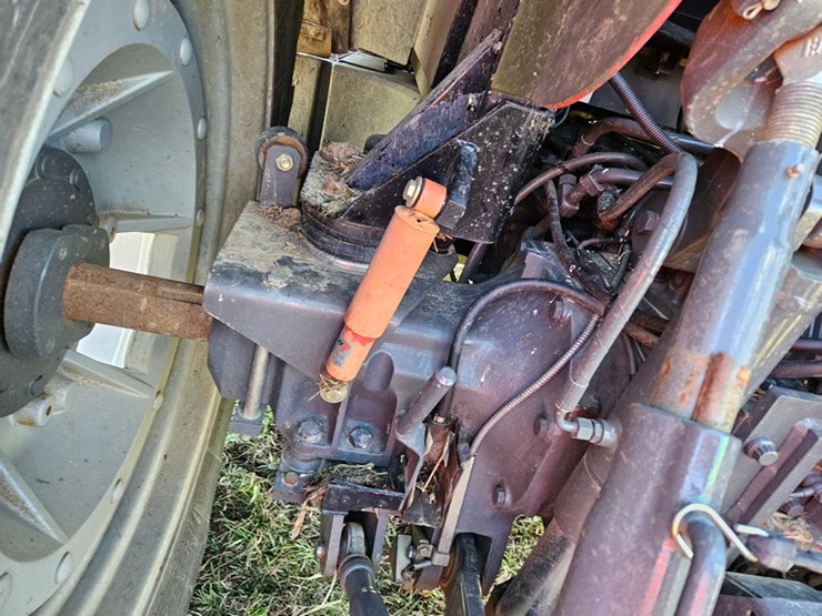 massey-ferguson-6480-image-21